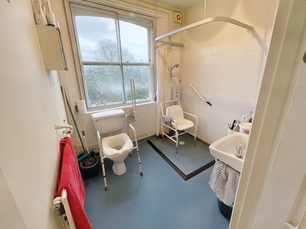 East House, Brown Acres, Church Close, Aldeburgh, Suffolk, IP15 5DY lot image - 3