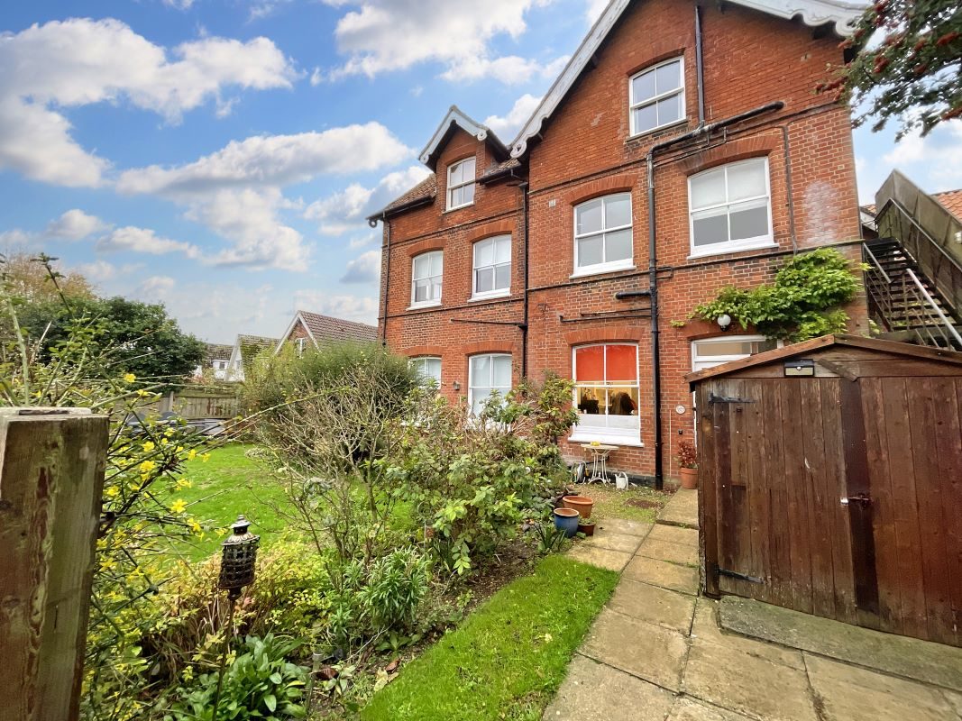 East House, Brown Acres, Church Close, Aldeburgh, Suffolk, IP15 5DY lot image - 16