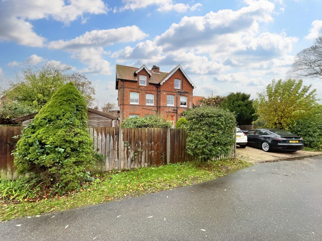 East House, Brown Acres, Church Close, Aldeburgh, Suffolk, IP15 5DY lot image - 19