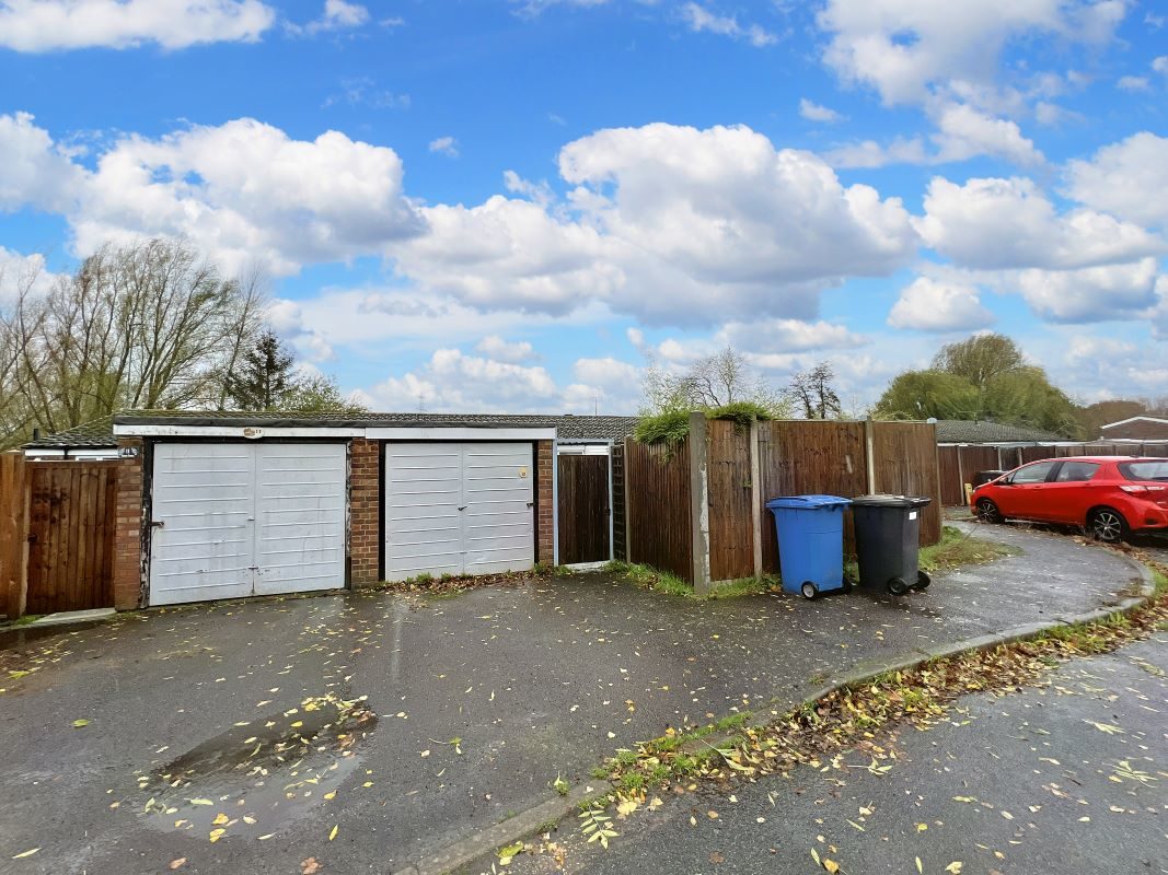 10 Brett Green, Layham, Ipswich, Suffolk, IP7 5LX lot image - 16