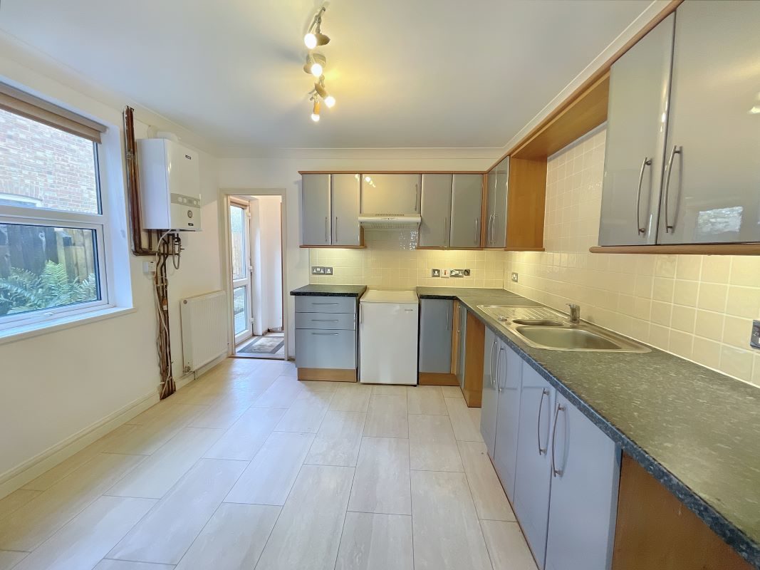 1 Foxhall Road, Ipswich, Suffolk, IP3 8JU lot image - 3