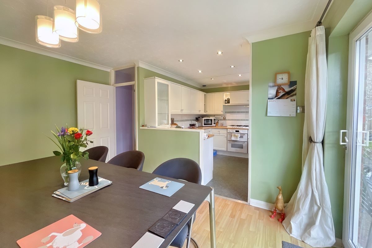 18 Badgers Bank, Ipswich, Suffolk, IP2 9EN lot image - 6