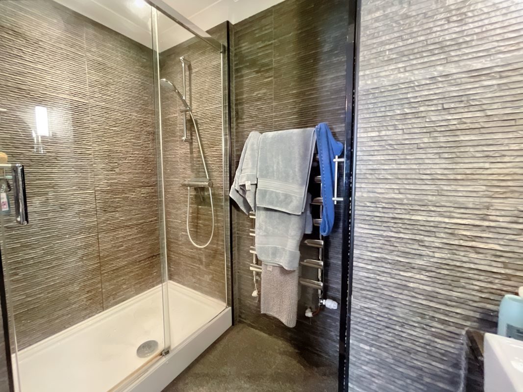 18 Badgers Bank, Ipswich, Suffolk, IP2 9EN lot image - 16