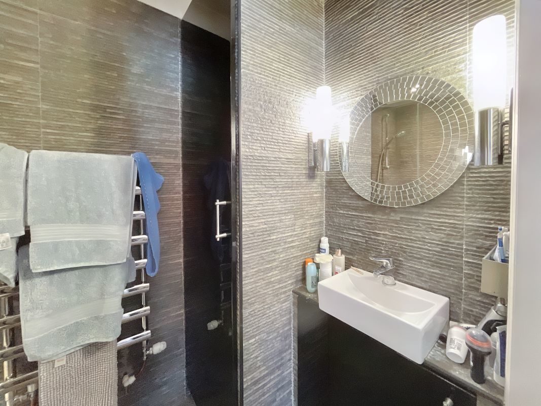 18 Badgers Bank, Ipswich, Suffolk, IP2 9EN lot image - 17