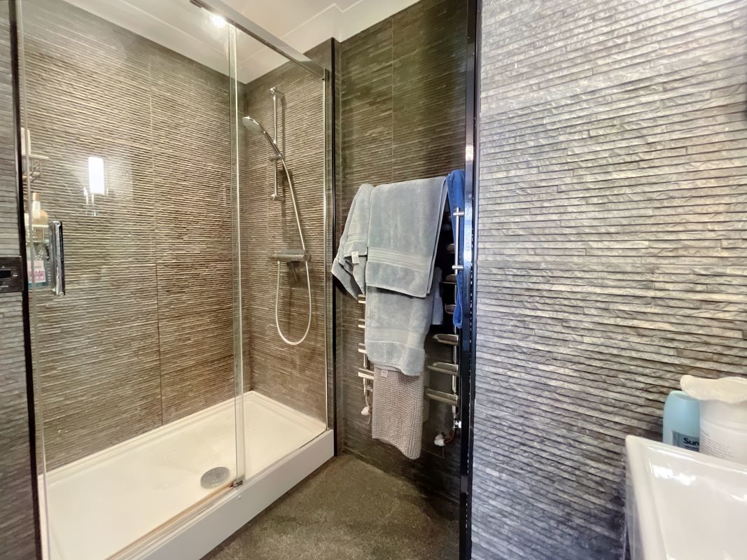 18 Badgers Bank, Ipswich, Suffolk, IP2 9EN lot image - 18