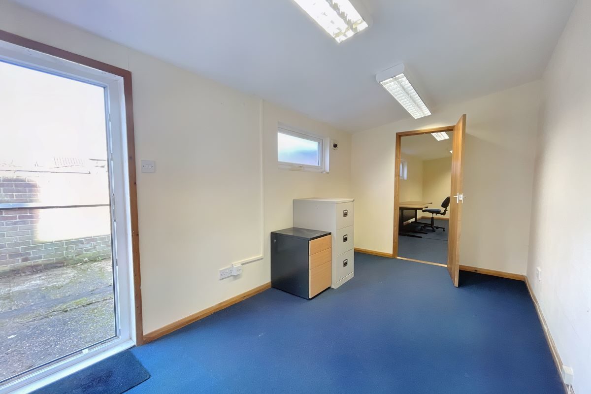 59 Felixstowe Road, Ipswich, Suffolk, IP3 8DY lot image - 3