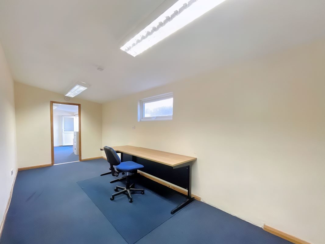 59 Felixstowe Road, Ipswich, Suffolk, IP3 8DY lot image - 4