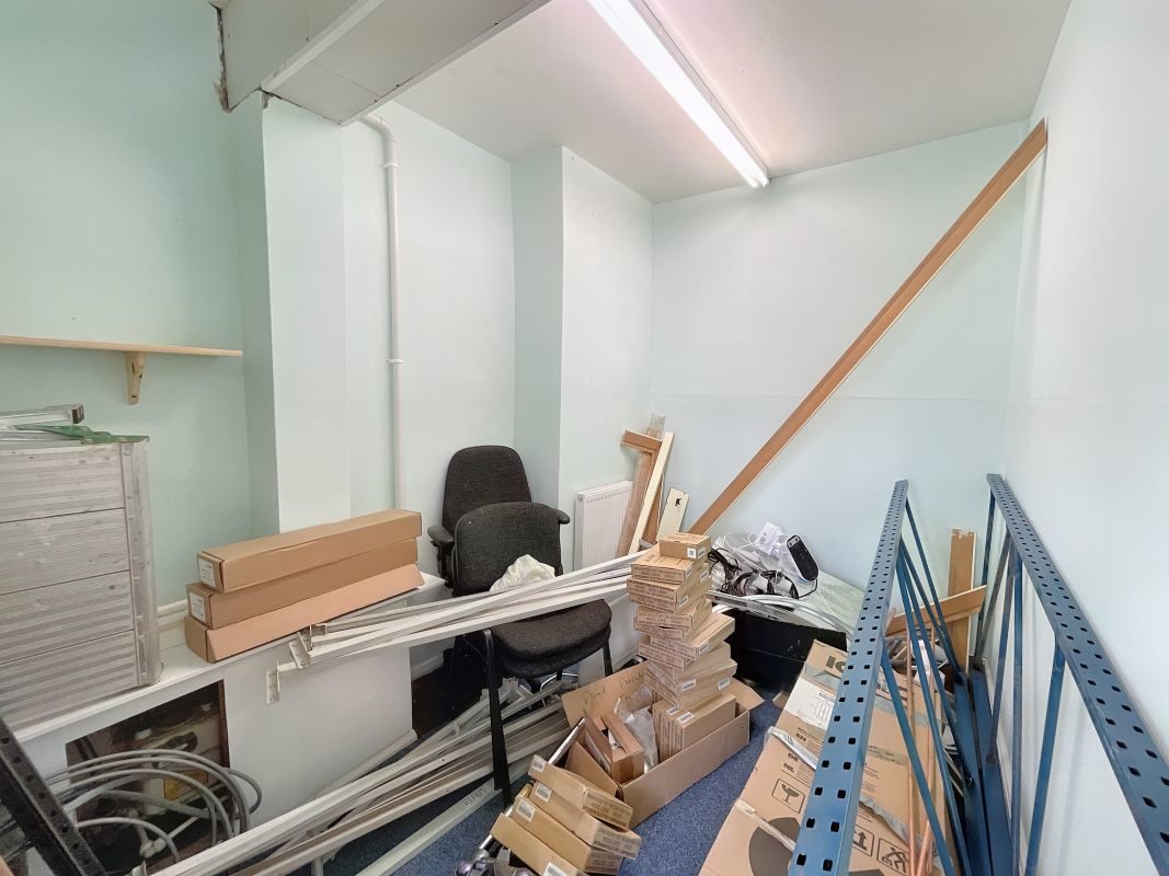 59 Felixstowe Road, Ipswich, Suffolk, IP3 8DY lot image - 5