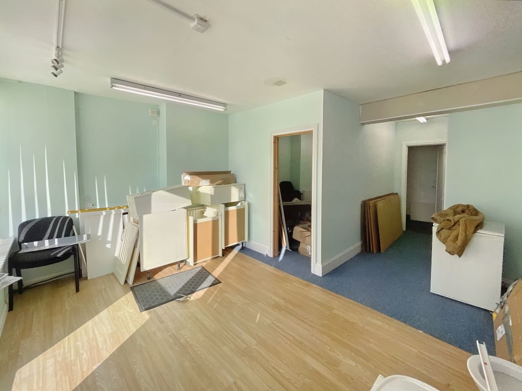 59 Felixstowe Road, Ipswich, Suffolk, IP3 8DY lot image - 8