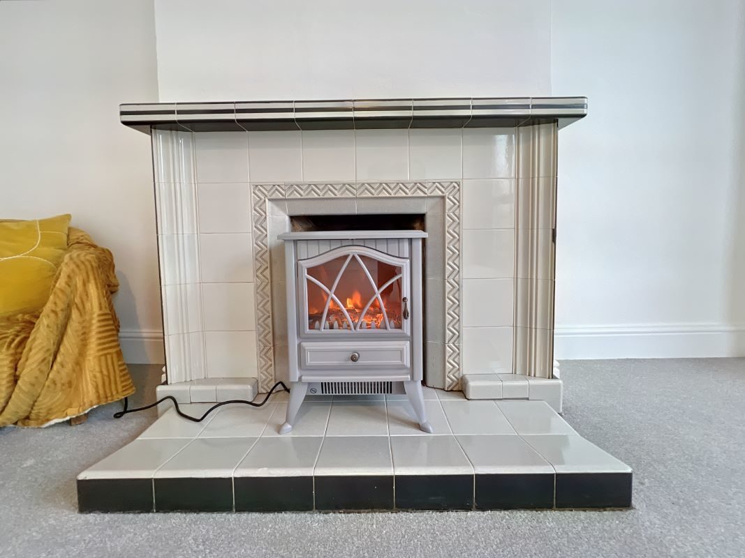 79 Maidstone Road, Felixstowe, Suffolk, IP11 9EE lot image - 3