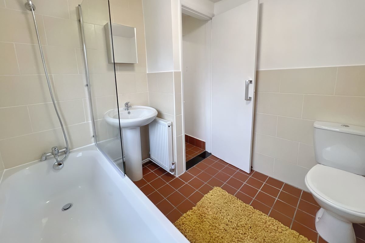 79 Maidstone Road, Felixstowe, Suffolk, IP11 9EE lot image - 10