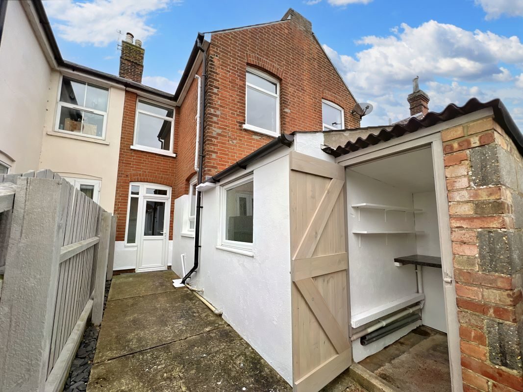 79 Maidstone Road, Felixstowe, Suffolk, IP11 9EE lot image - 18