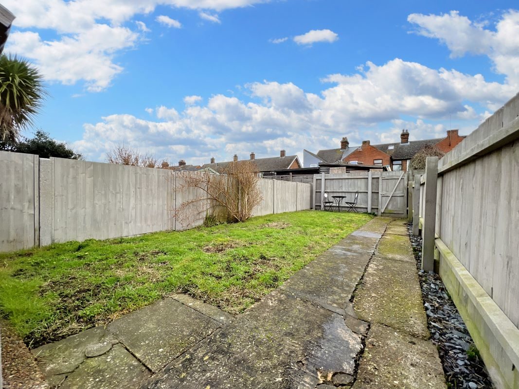 79 Maidstone Road, Felixstowe, Suffolk, IP11 9EE lot image - 19