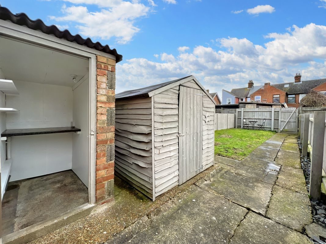 79 Maidstone Road, Felixstowe, Suffolk, IP11 9EE lot image - 20