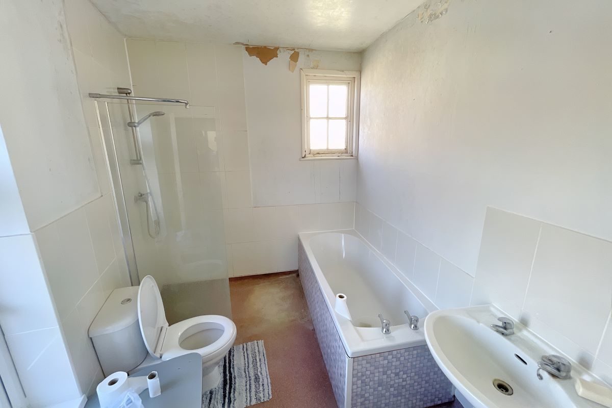 184 Bramford Lane &, 94 Richmond Road, Ipswich, Suffolk, IP1 4DP lot image - 5