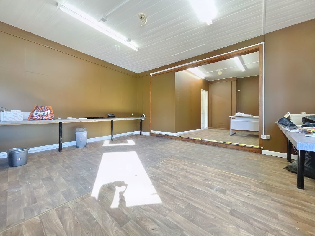 184 Bramford Lane &, 94 Richmond Road, Ipswich, Suffolk, IP1 4DP lot image - 11