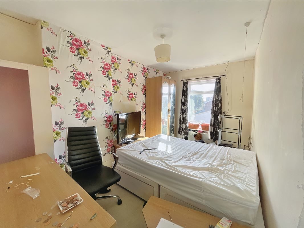 184 Bramford Lane &, 94 Richmond Road, Ipswich, Suffolk, IP1 4DP lot image - 14