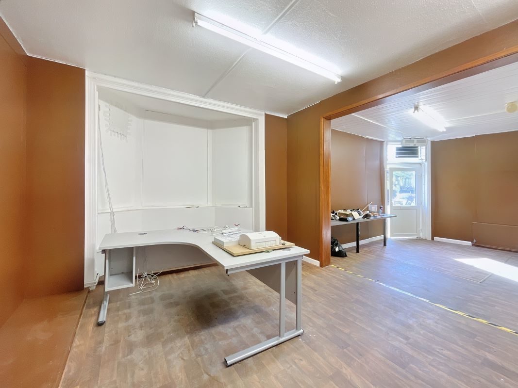 184 Bramford Lane &, 94 Richmond Road, Ipswich, Suffolk, IP1 4DP lot image - 17