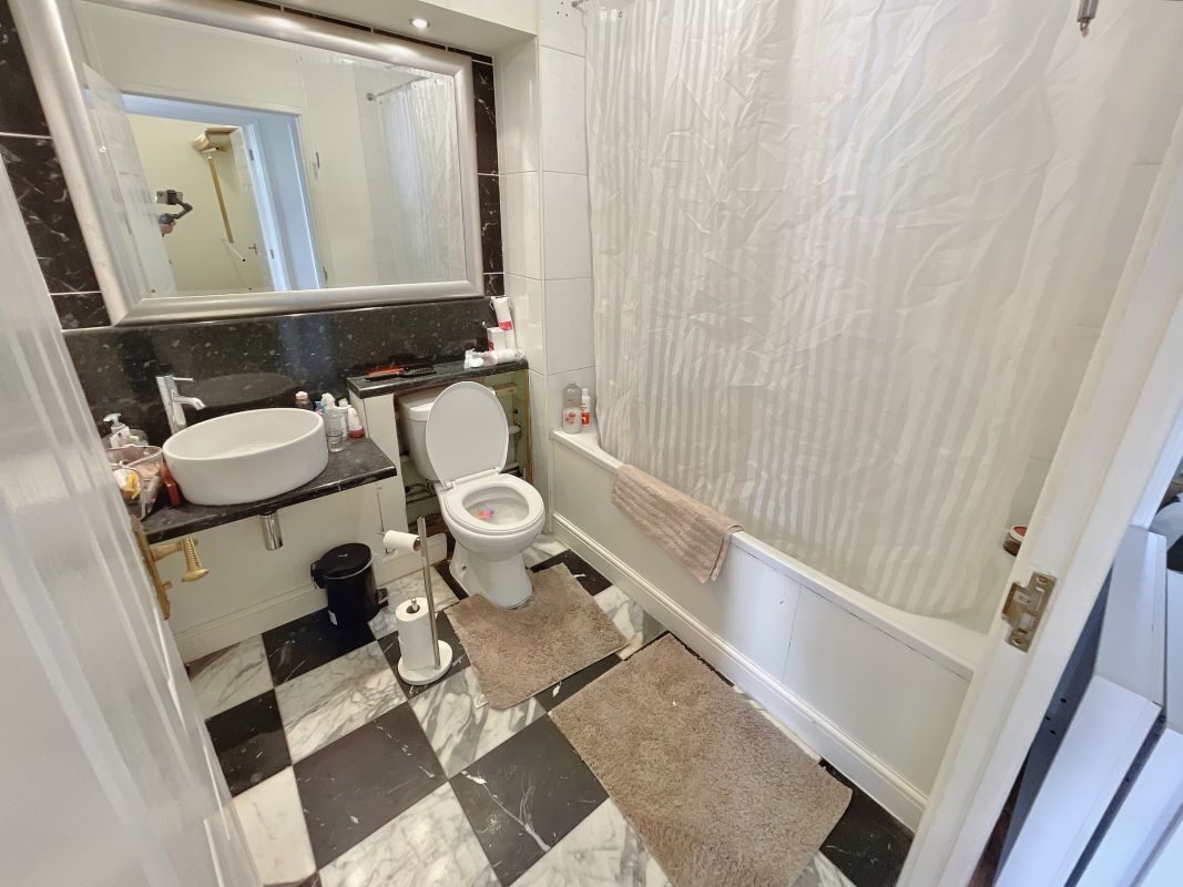 30 Hale Close, Ipswich, Suffolk, IP2 9QP lot image - 1