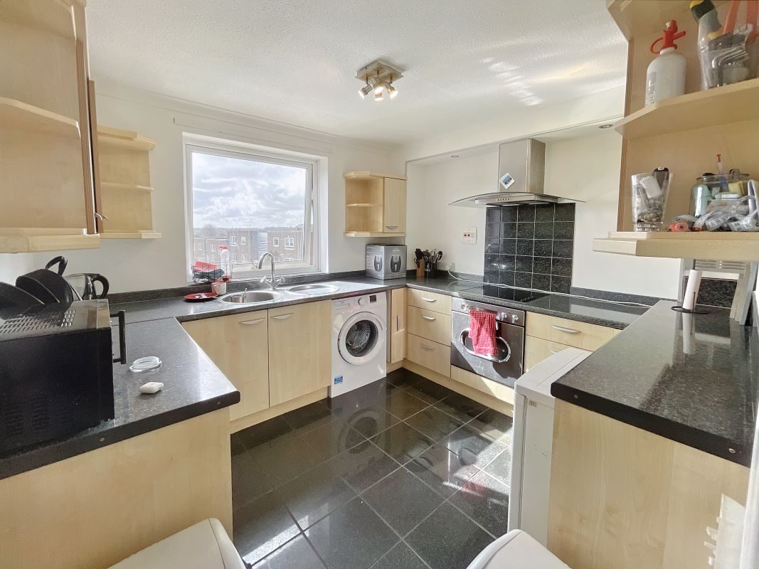 30 Hale Close, Ipswich, Suffolk, IP2 9QP lot image - 2