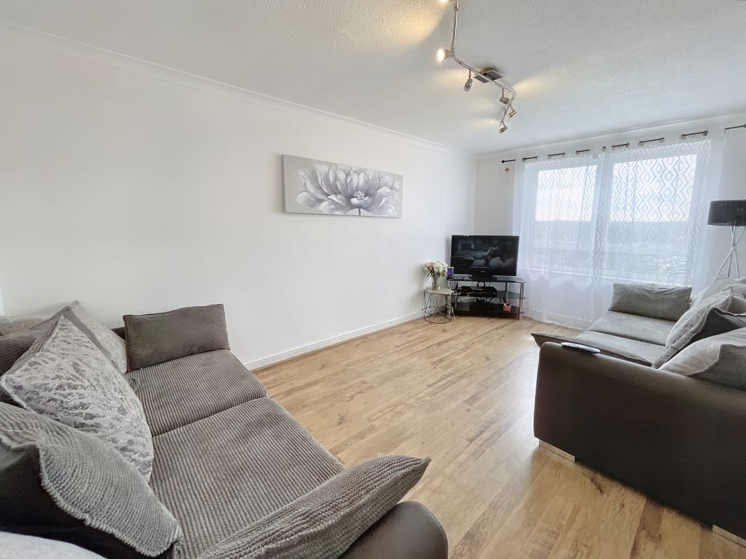 30 Hale Close, Ipswich, Suffolk, IP2 9QP lot image - 3