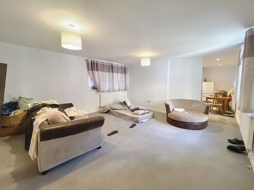 Flat 1, 19B Queen Street, Ipswich, Suffolk, IP1 1SW lot image - 2