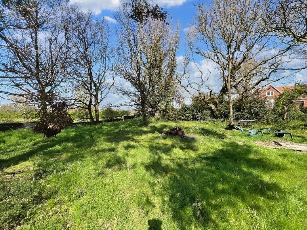 112 Main Road, Kesgrave, Ipswich, Suffolk, IP5 1BL lot image - 15