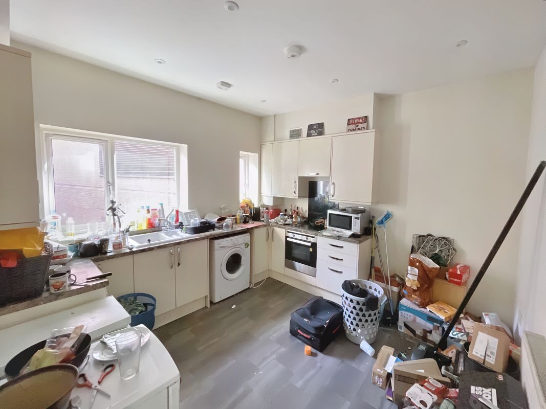 Flat 3, 19B Queen Street, Ipswich, Suffolk, IP1 1SW lot image - 2