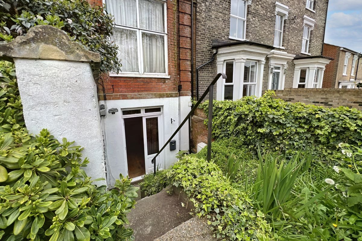 Basement Flat, 44 Christchurch Street, Ipswich, Suffolk, IP4 2DH lot image - 1