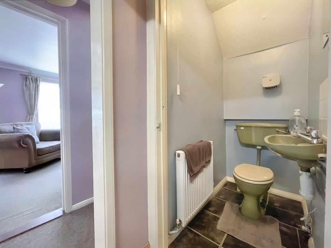 3 Netley Close, Ipswich, Suffolk, IP2 9YB lot image - 6