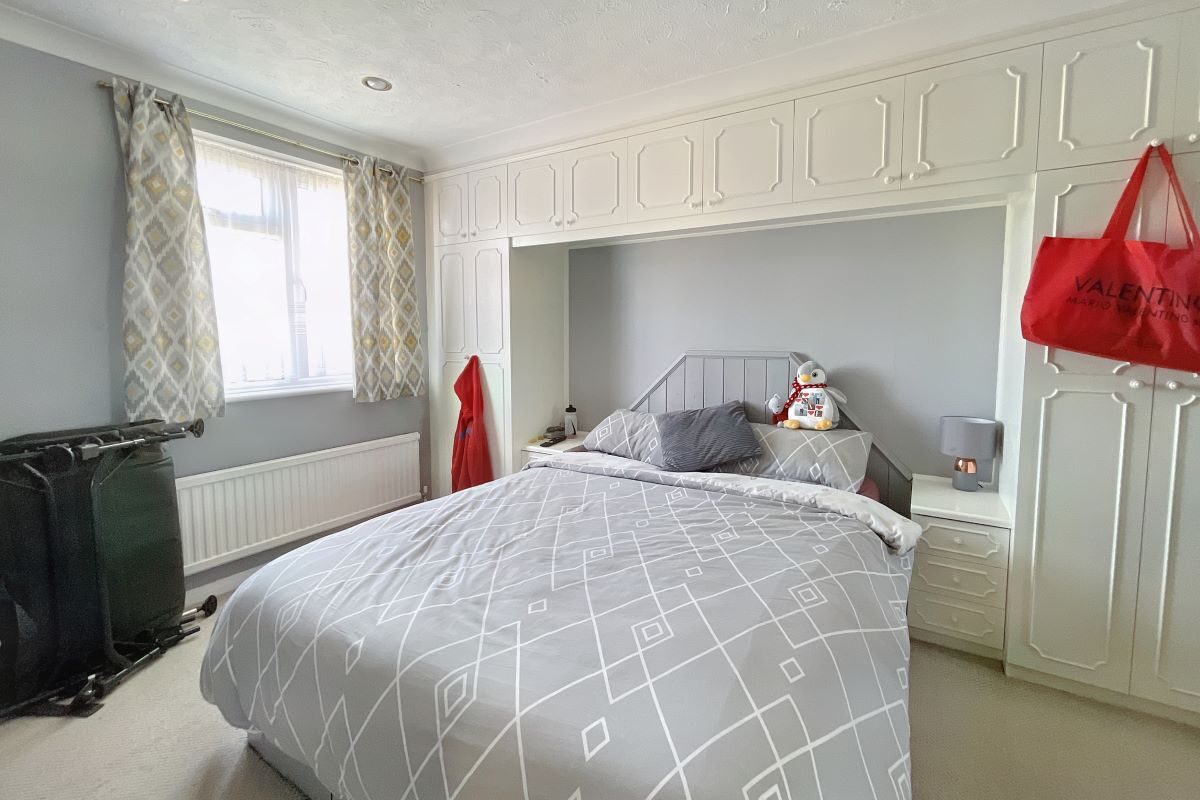 3 Netley Close, Ipswich, Suffolk, IP2 9YB lot image - 8