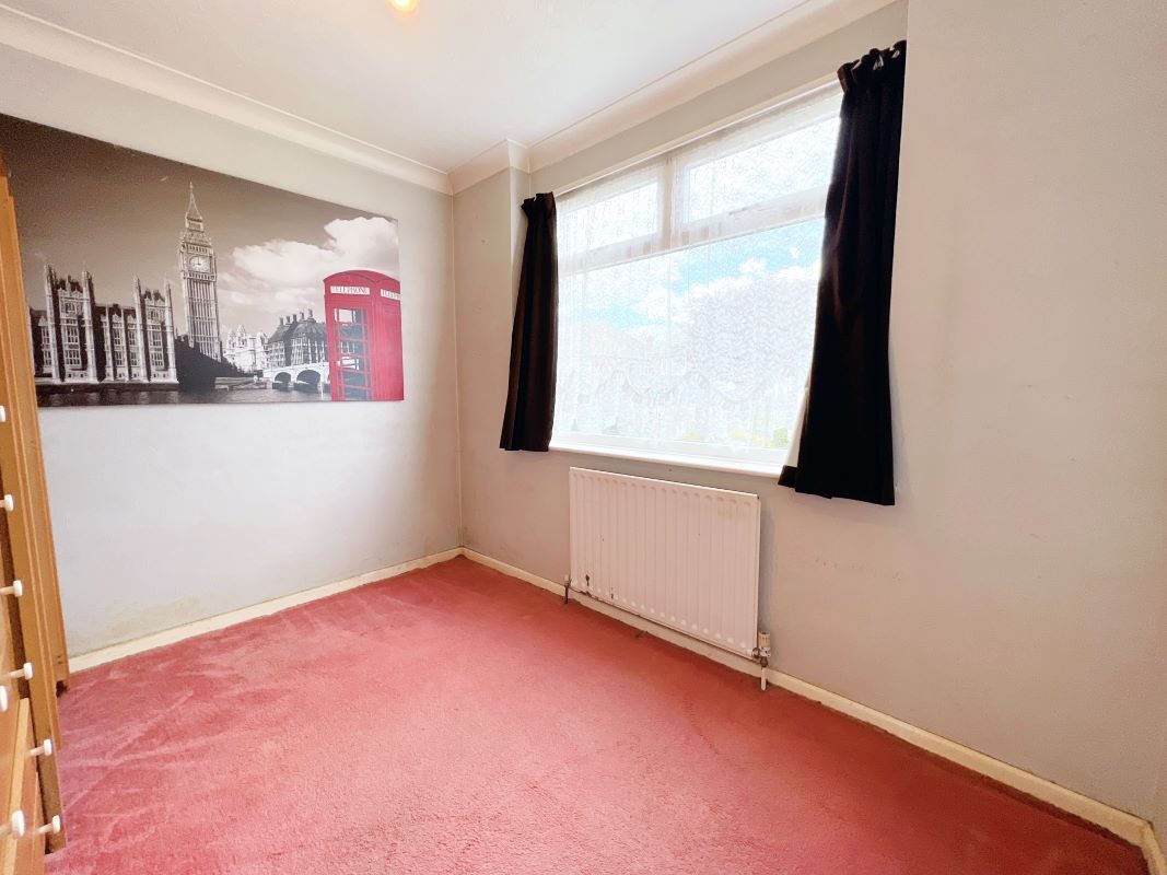 12 Park Square East, Jaywick, Clacton-on-Sea, Essex, CO15 2NL lot image - 1