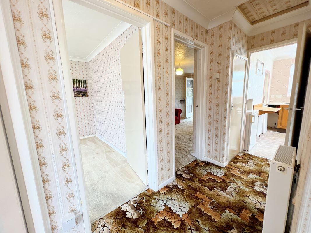 12 Park Square East, Jaywick, Clacton-on-Sea, Essex, CO15 2NL lot image - 2