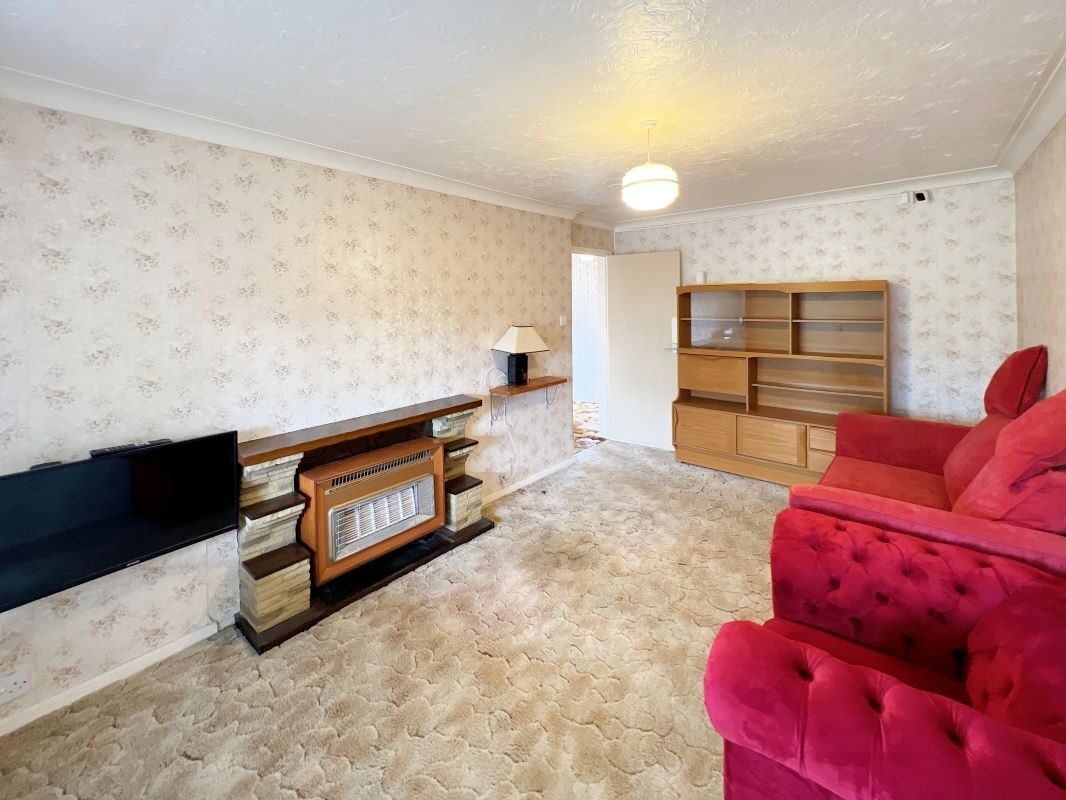 12 Park Square East, Jaywick, Clacton-on-Sea, Essex, CO15 2NL lot image - 5