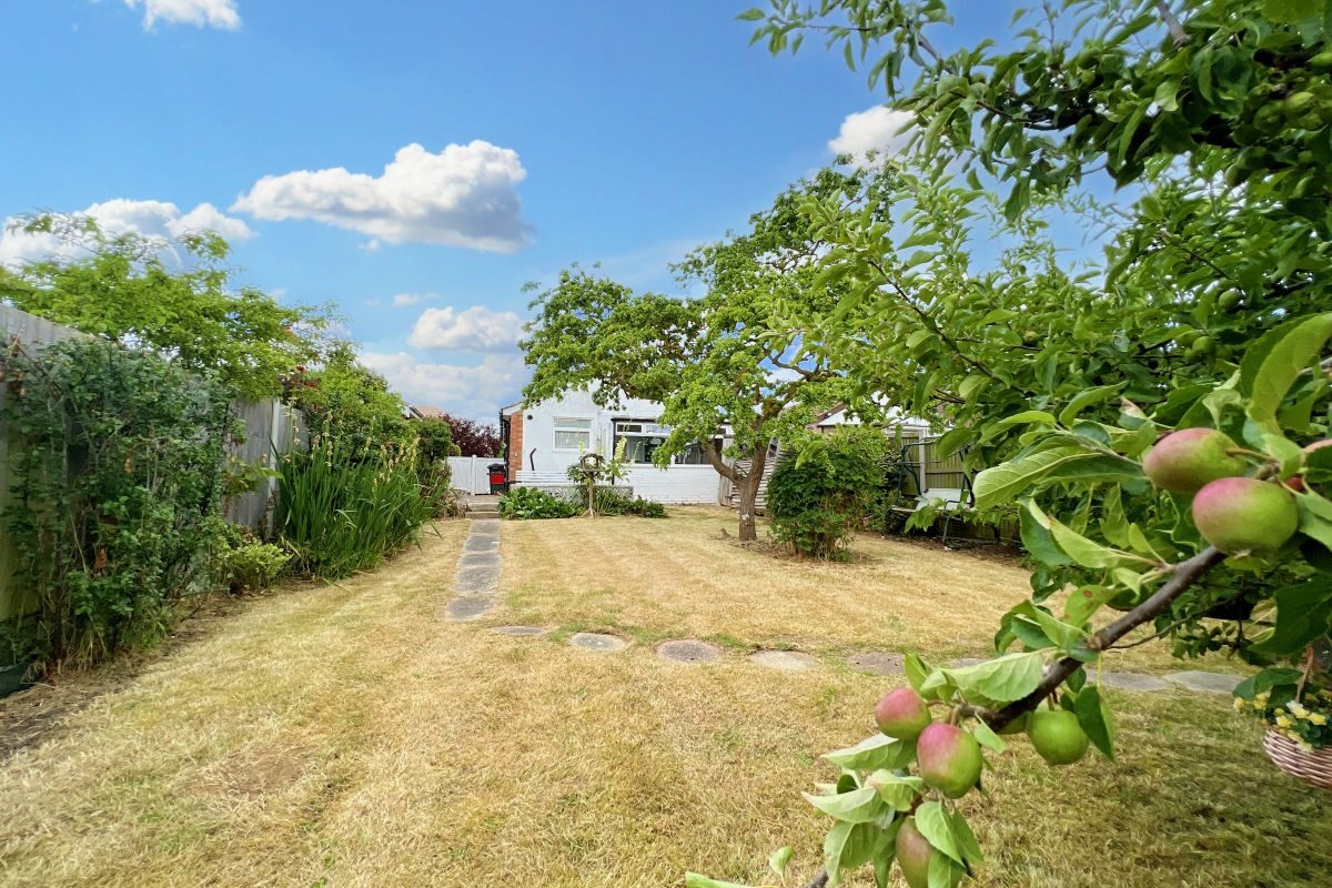 12 Park Square East, Jaywick, Clacton-on-Sea, Essex, CO15 2NL lot image - 11