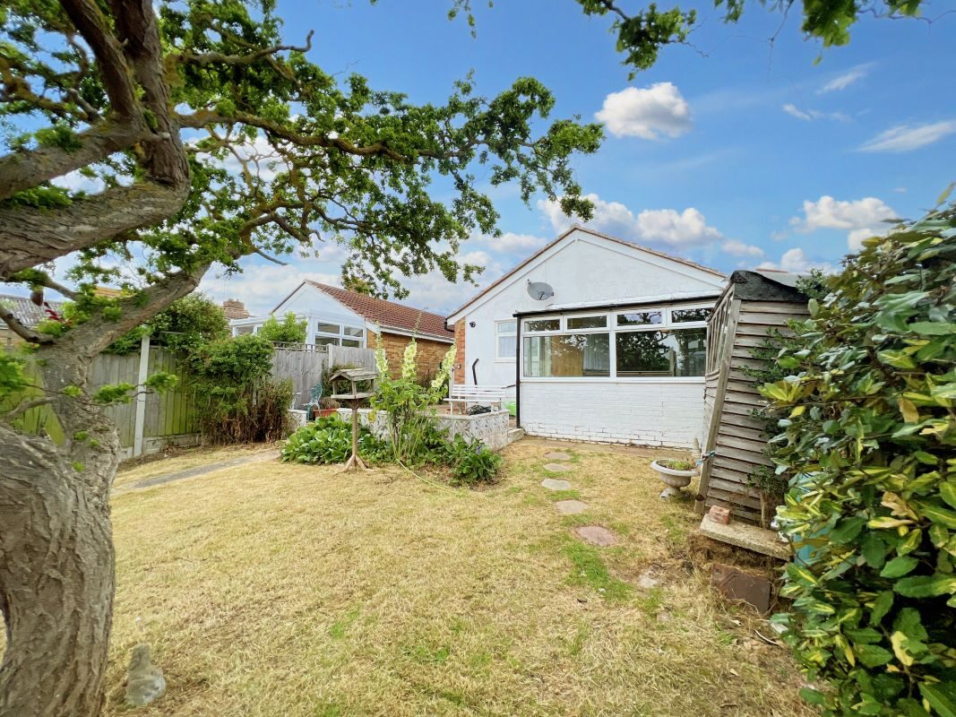 12 Park Square East, Jaywick, Clacton-on-Sea, Essex, CO15 2NL lot image - 13