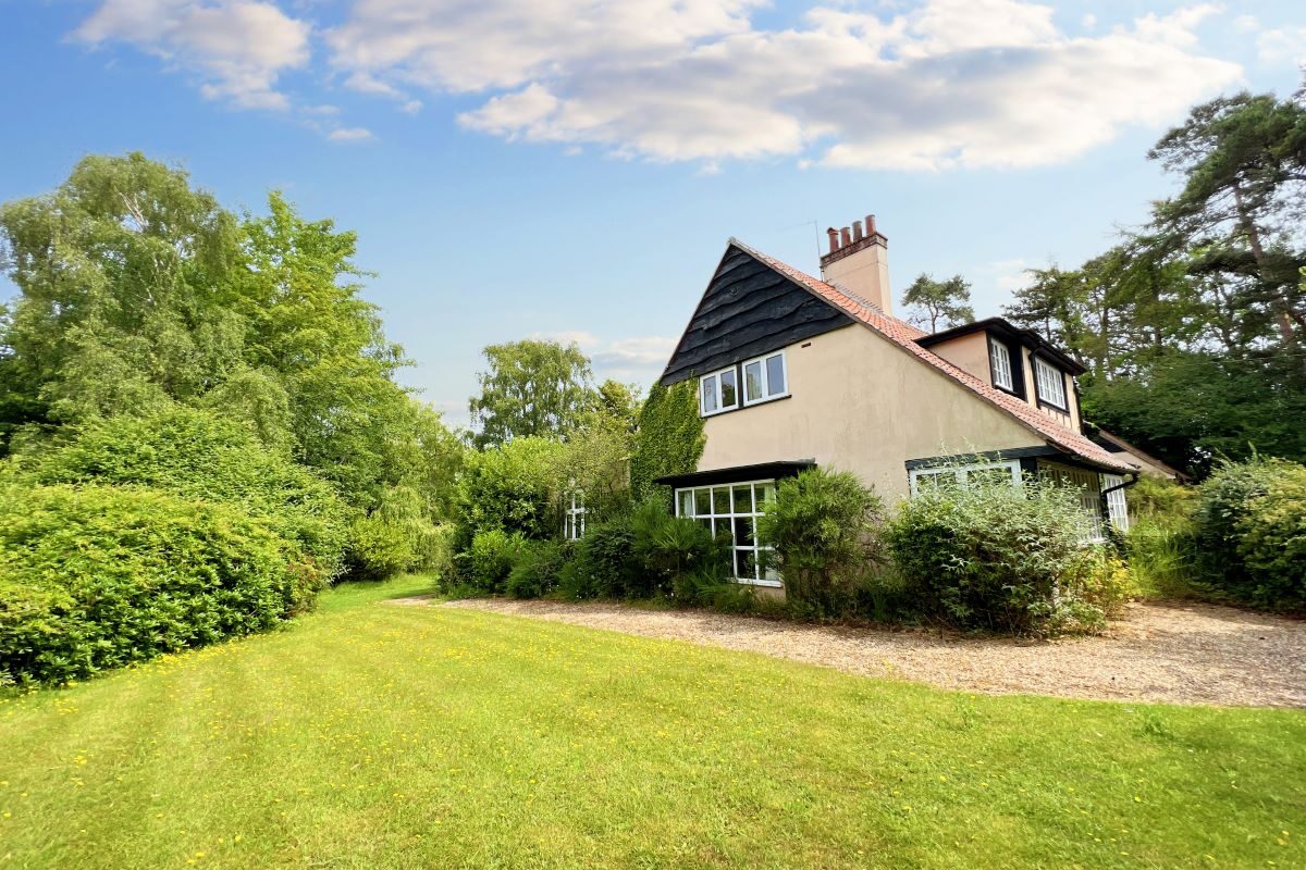 Dormy Pool, 167 Saxmundham Road, Aldeburgh, Suffolk, IP15 5PE Goldings Auctions