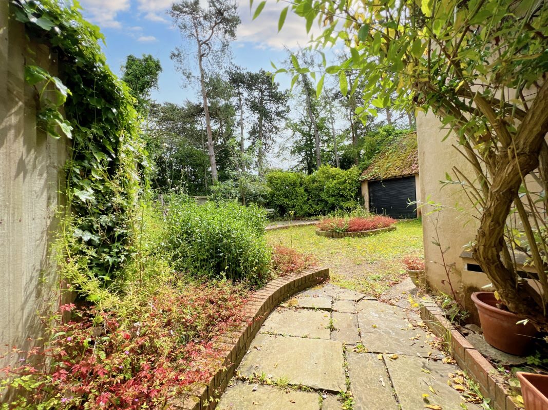 Dormy Pool, 167 Saxmundham Road, Aldeburgh, Suffolk, IP15 5PE Goldings Auctions