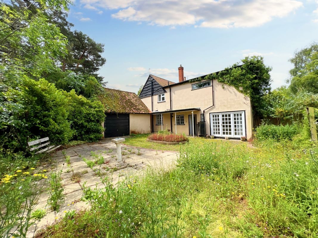Dormy Pool, 167 Saxmundham Road, Aldeburgh, Suffolk, IP15 5PE Goldings Auctions
