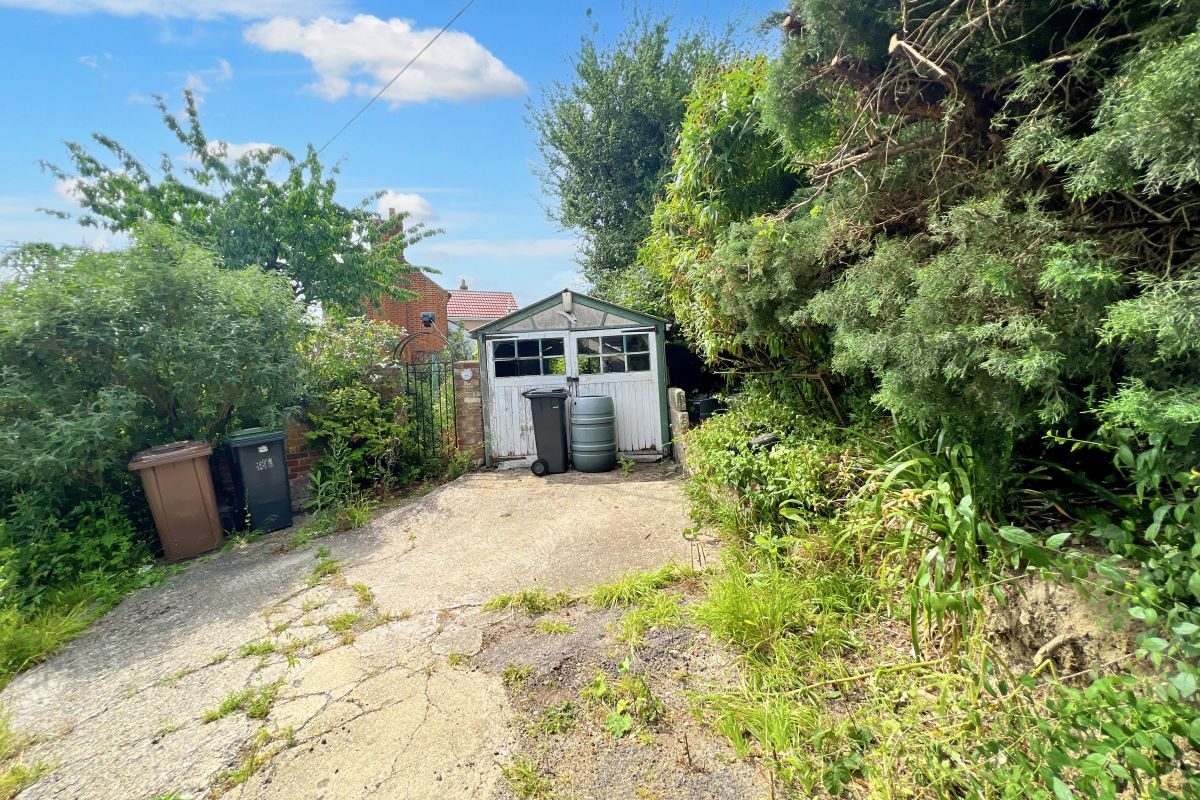 Rose Cottage, Barking, Ipswich, Suffolk, IP6 8HP Goldings Auctions