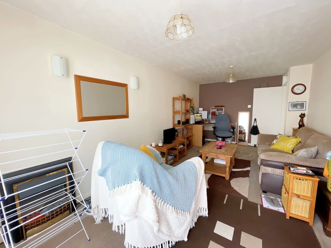 10 Springland Close, Ipswich, Suffolk, IP4 5BZ lot image - 2