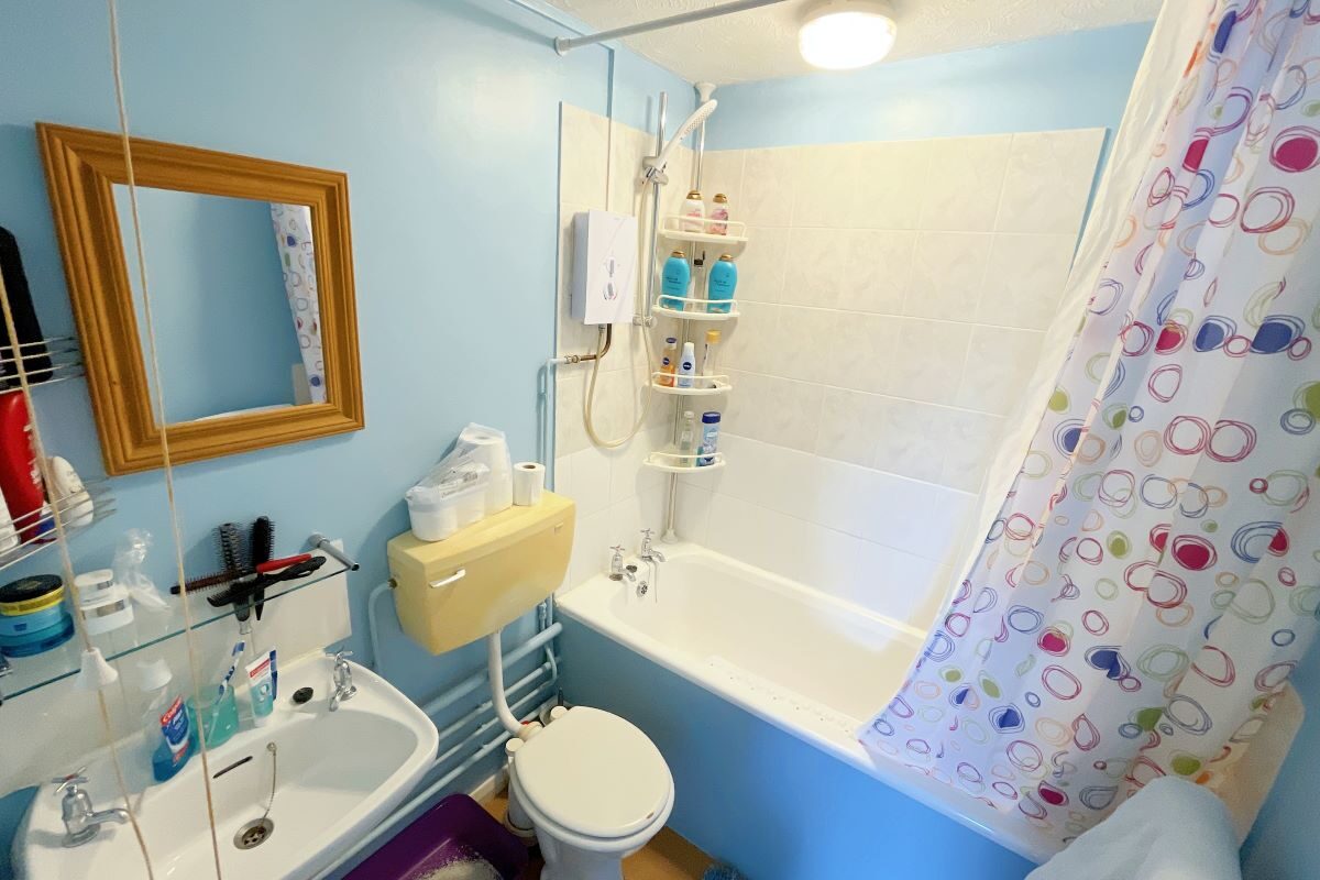 10 Springland Close, Ipswich, Suffolk, IP4 5BZ lot image - 3