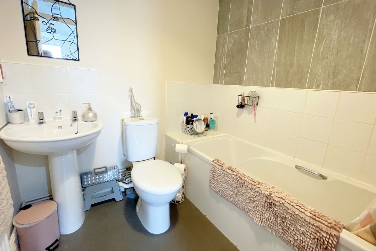 49 Orford Road, Felixstowe, Suffolk, IP11 2ET lot image - 4