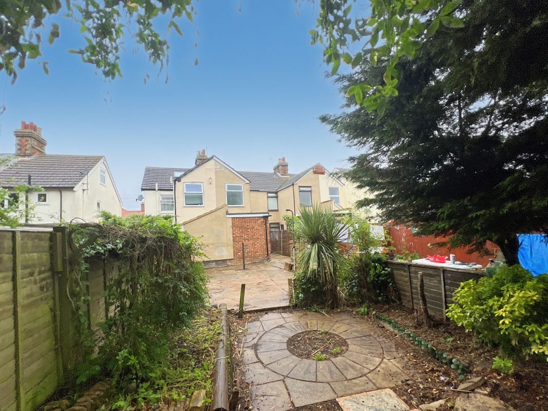 155 Maidstone Road, Felixstowe, Suffolk, IP11 9EQ lot image - 11