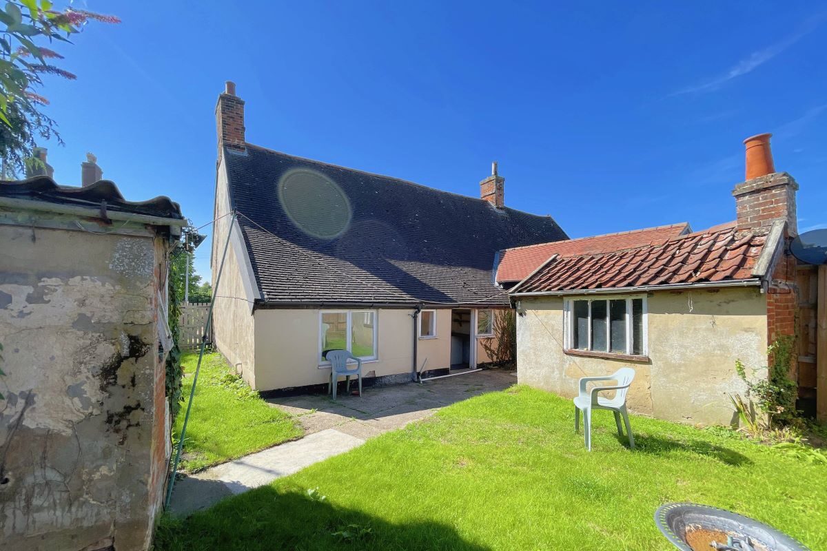 722 Old Norwich Road, Ipswich, Suffolk, IP1 6LB Goldings Auctions