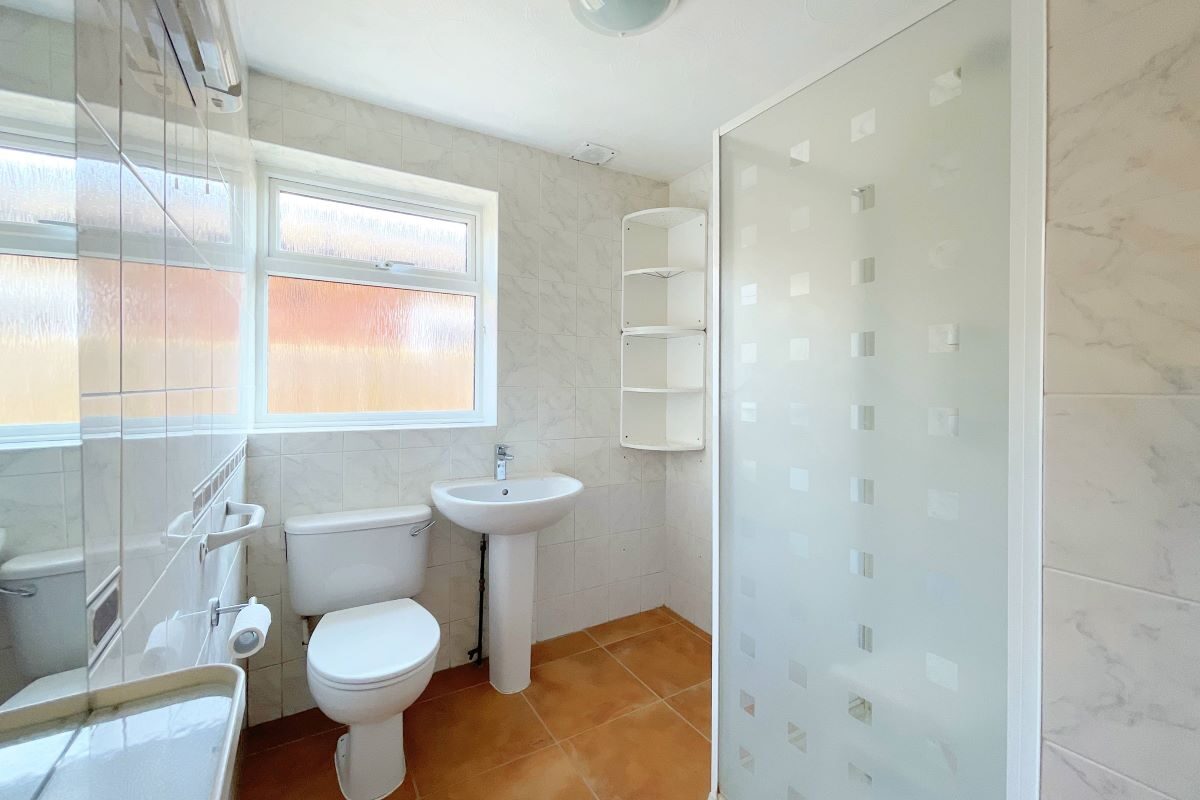 92 Prince of Wales Drive, Ipswich, Suffolk, IP2 9BL lot image - 4