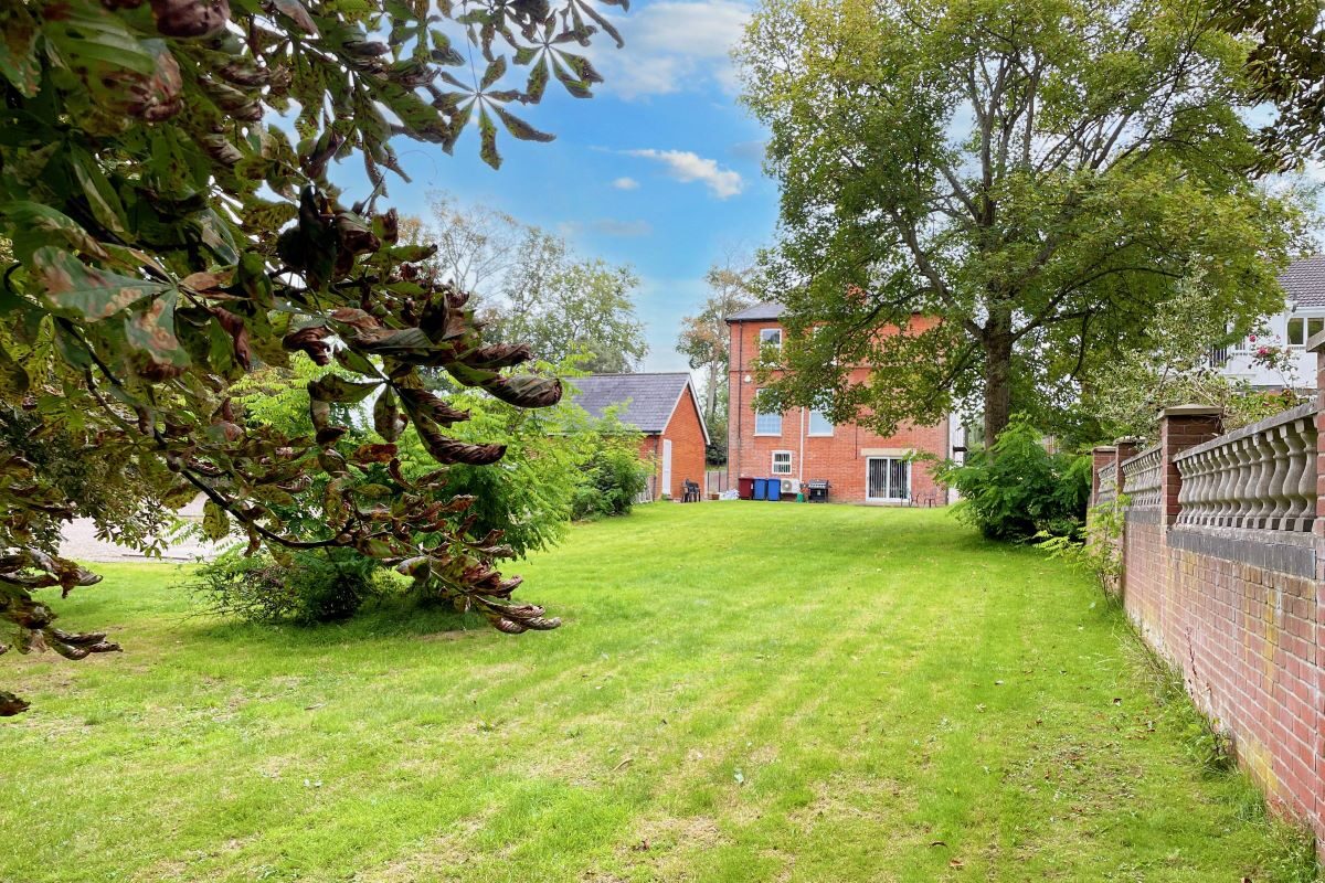 Parkside, London Road, Ipswich, Suffolk, IP2 0SS lot image - 1