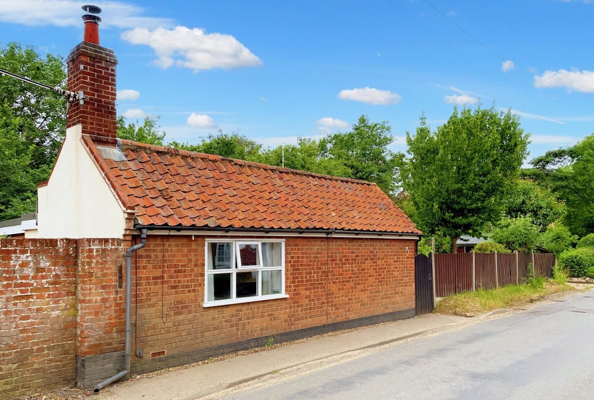31 The Street, Wissett, Halesworth, Suffolk, IP19 0JG lot image - 0