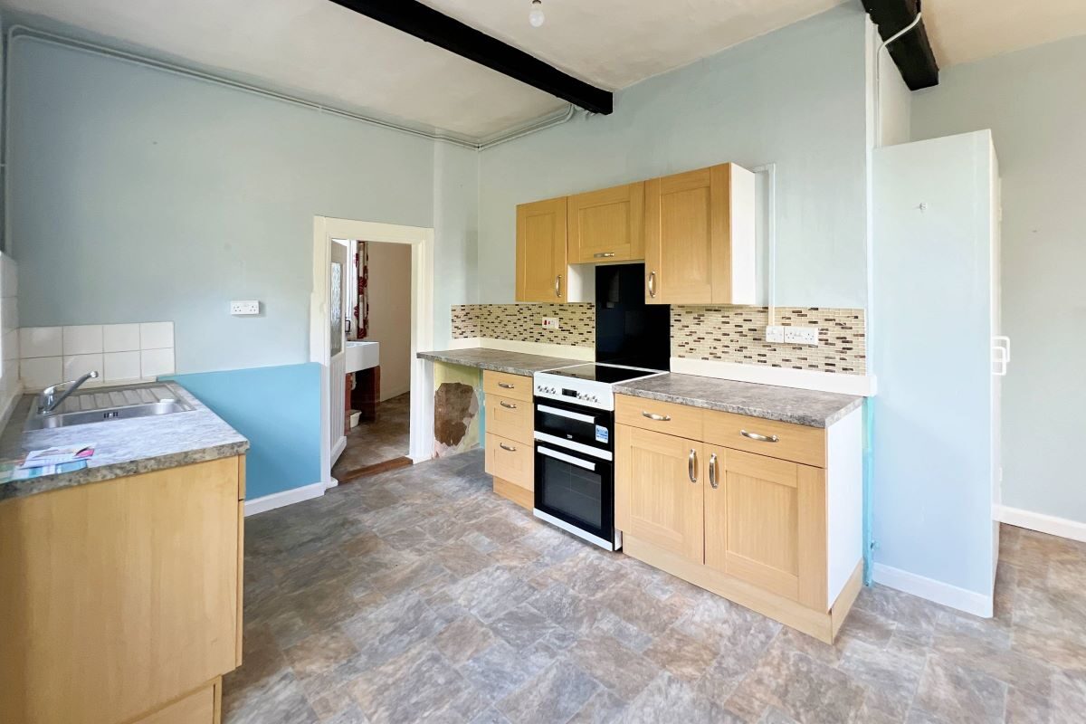 The Roundhouse, 362 High Street, Felixstowe, Suffolk, IP11 9QJ lot image - 3