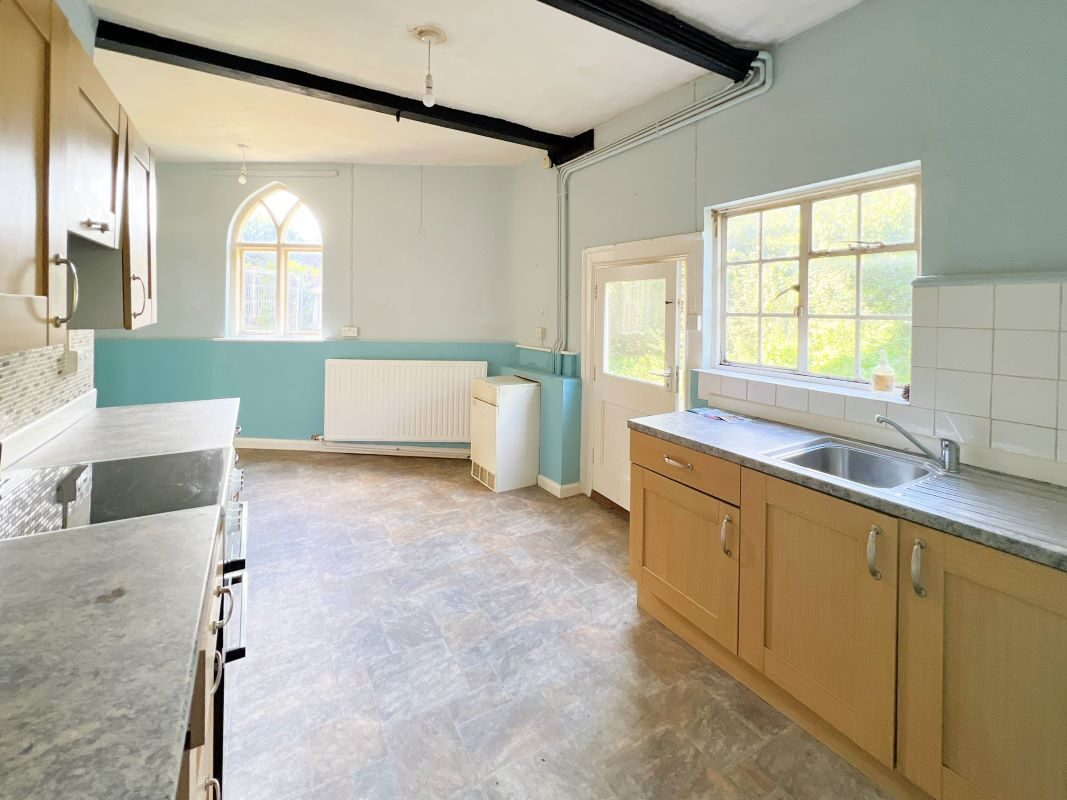 The Roundhouse, 362 High Street, Felixstowe, Suffolk, IP11 9QJ lot image - 6